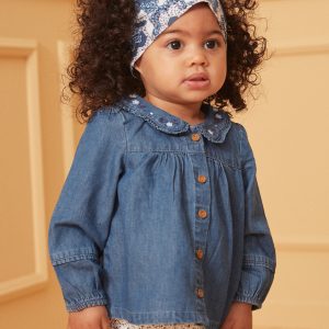 Chemisier en jean bleu à col volanté