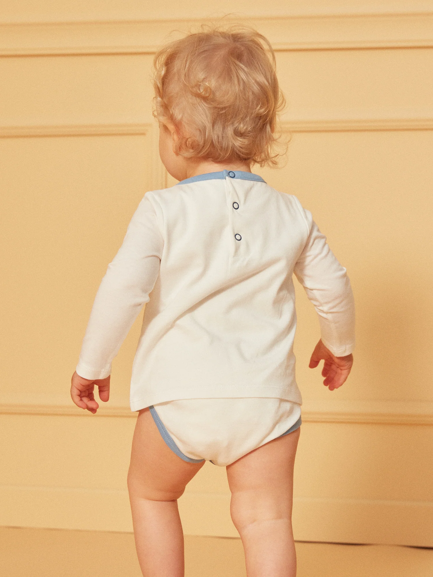 Body t-shirt écru et bleu clair à motifs tramway et animaux – Image 3