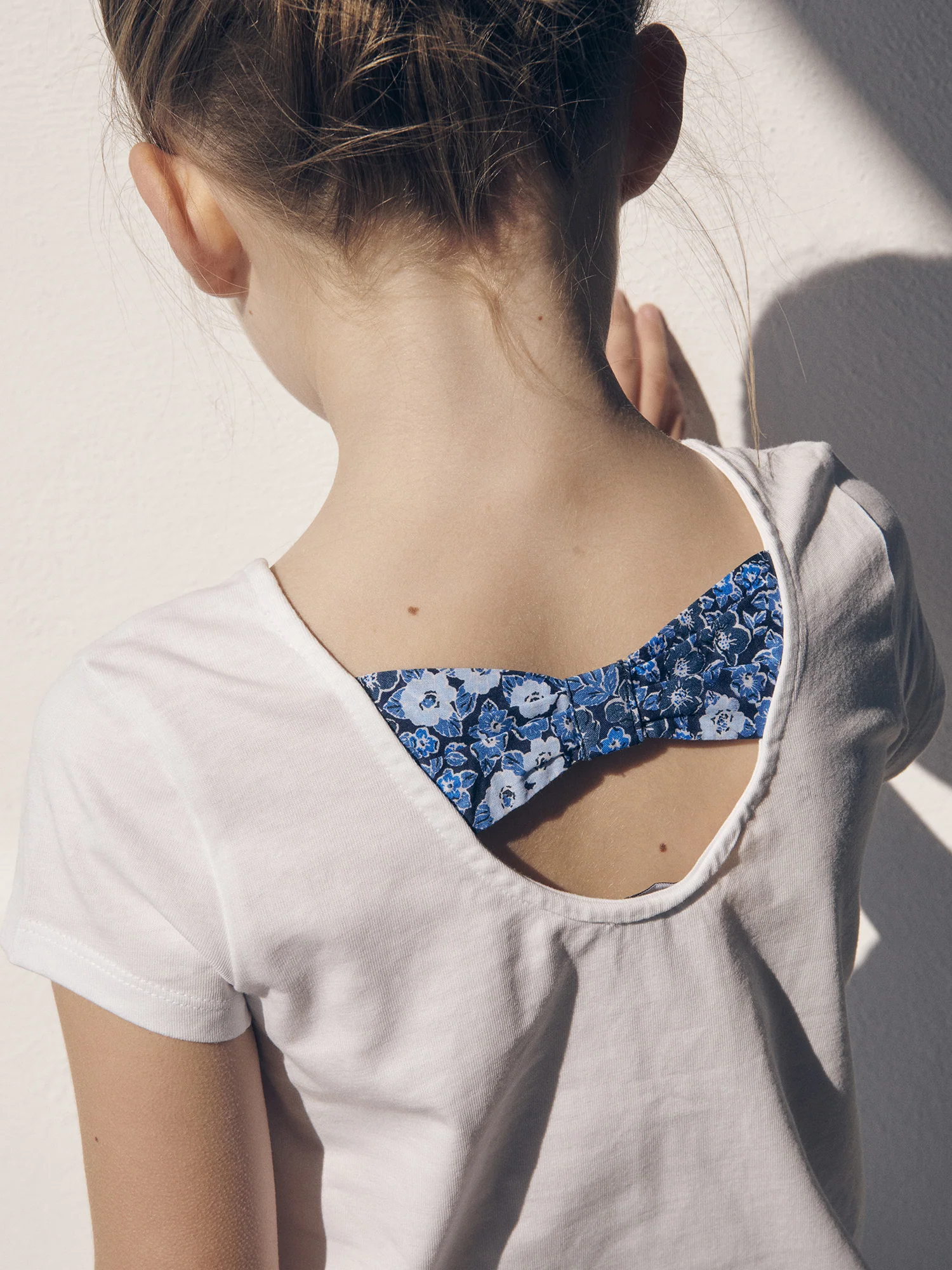 T-shirt écru à motifs papillons – Image 5