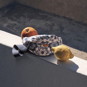 Banane bleu et blanc matelassée à imprimé fleuri