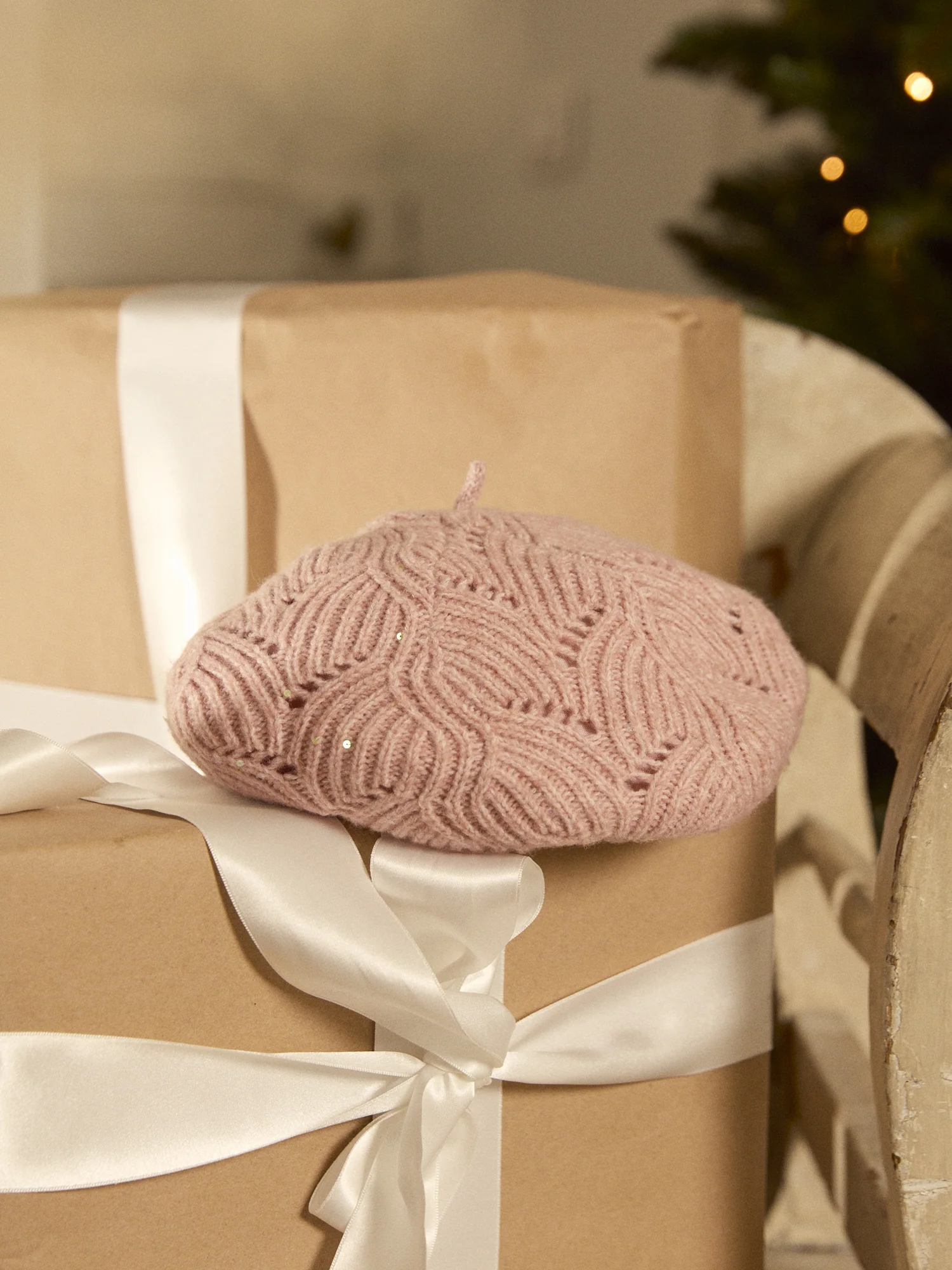 Bonnet en maille type béret avec des sequins dans le fil – Image 3