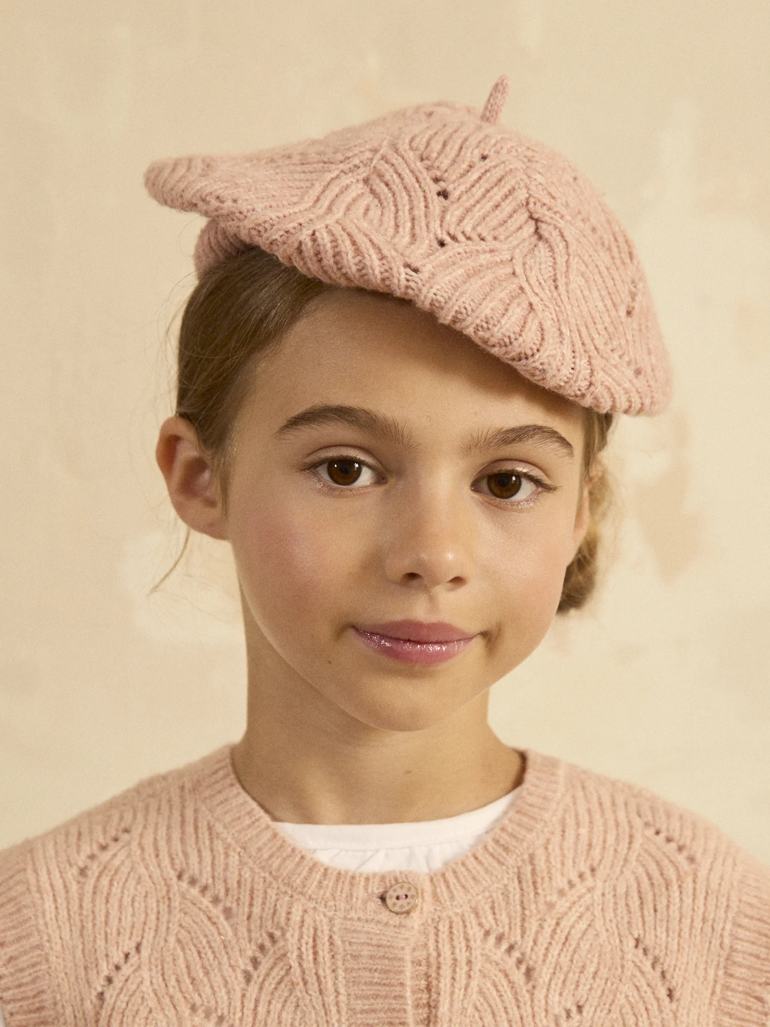 Bonnet en maille type béret avec des sequins dans le fil – Image 4