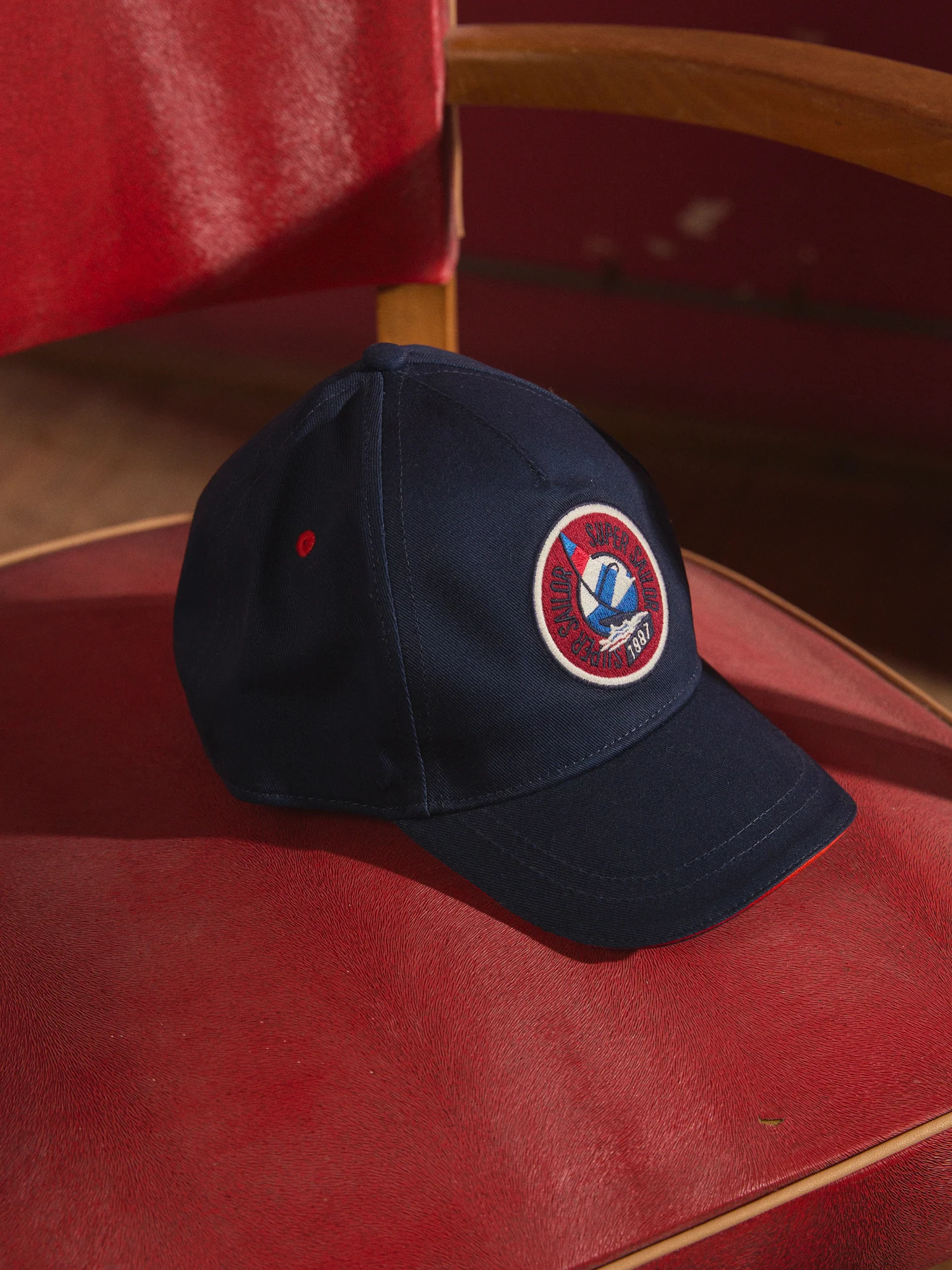 Casquette marine avec broderie voile – Image 3