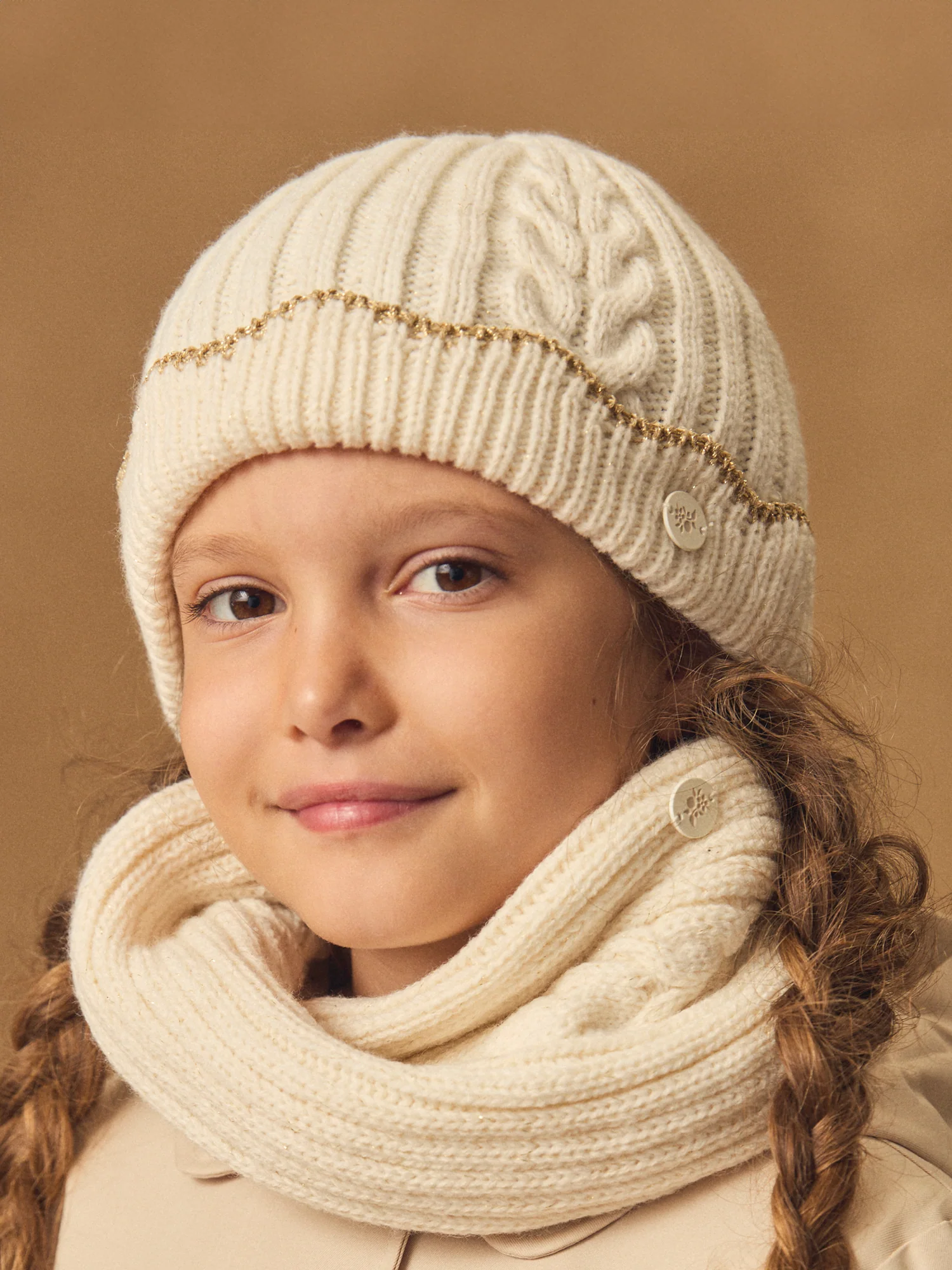 Bonnet écru côtelé à finition doré Fille – Image 3
