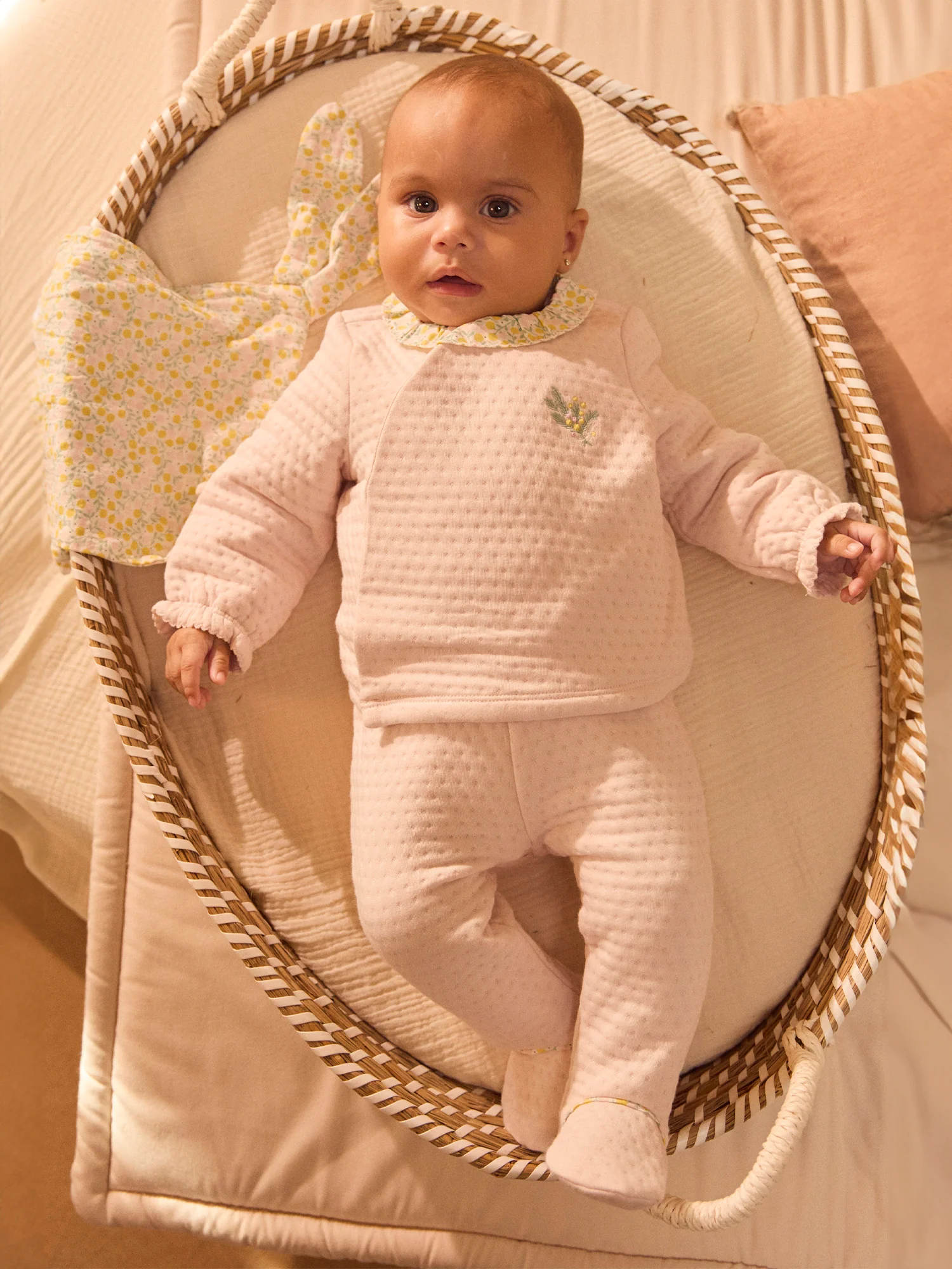 Ensemble haut + pantalon rose + doudou Naissance Fille – Image 3