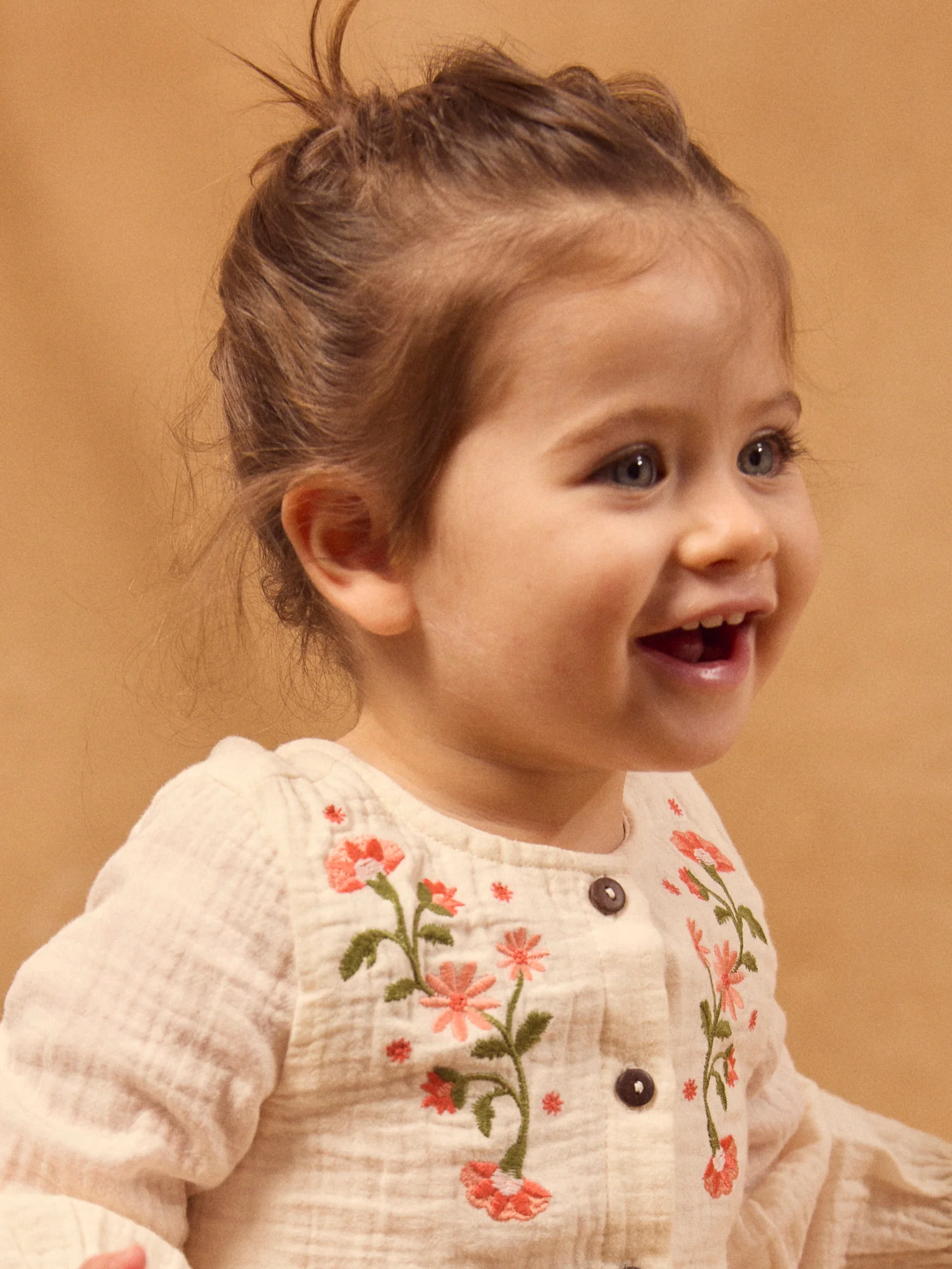 Chemise écrue à broderies fleurs Bébé Fille – Image 4