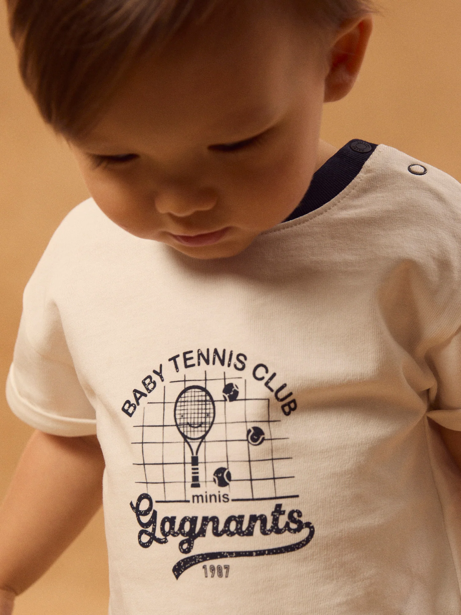 T-shirt écru à motif tennis Bébé Garçon – Image 4