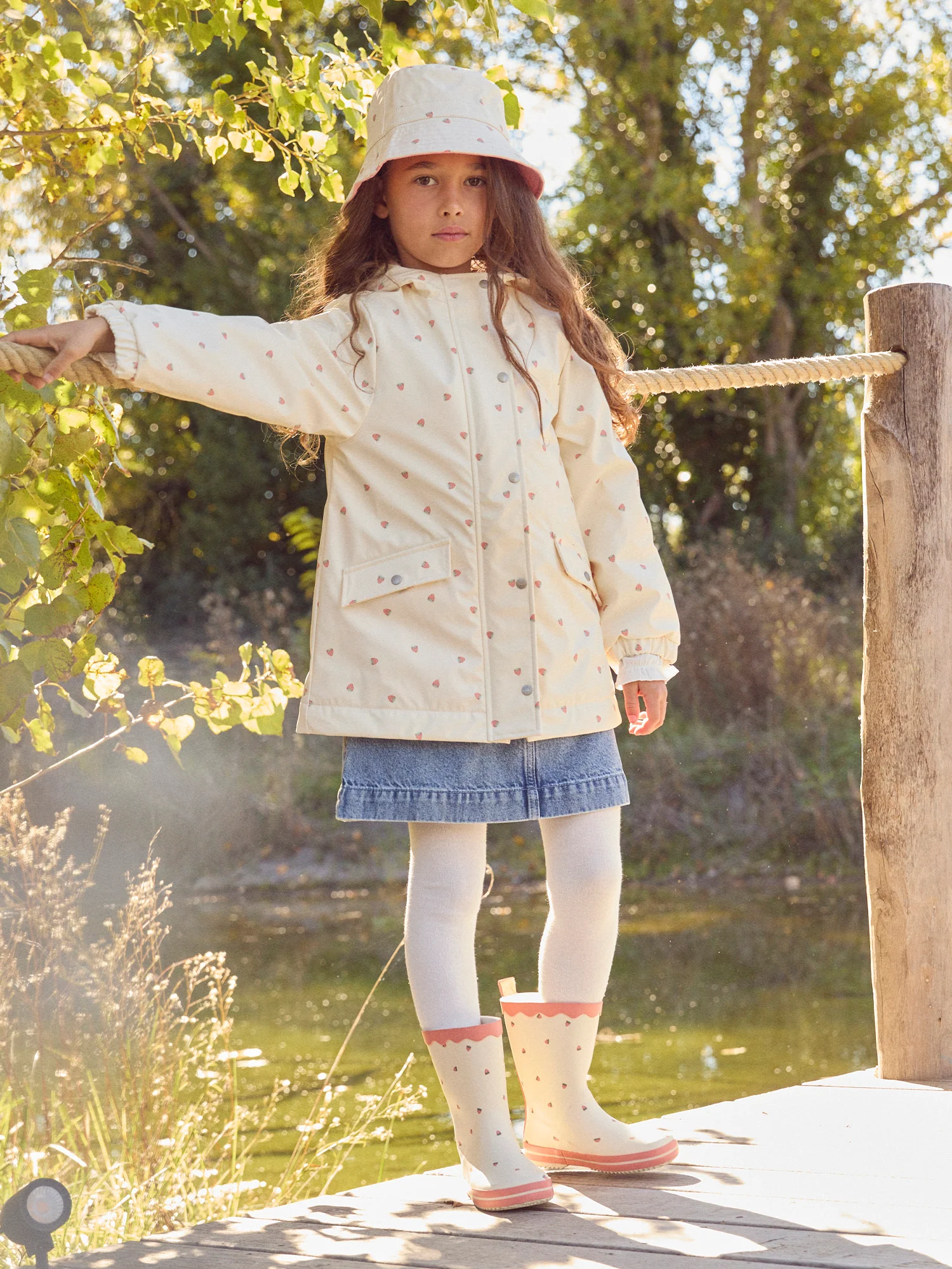 Imperméable écru imprimé fraises Fille – Image 5