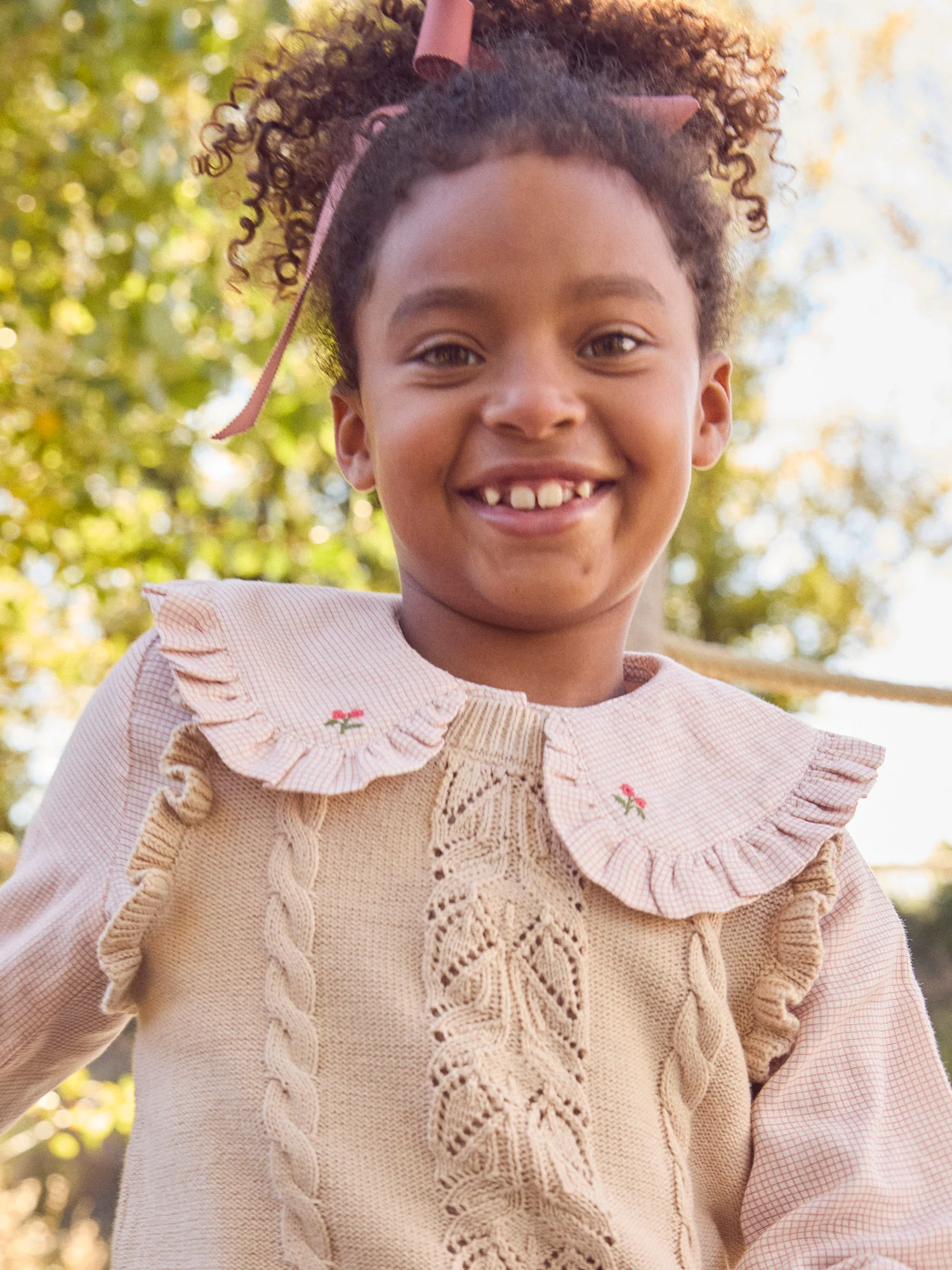 Pull beige sans manches Fille – Image 4