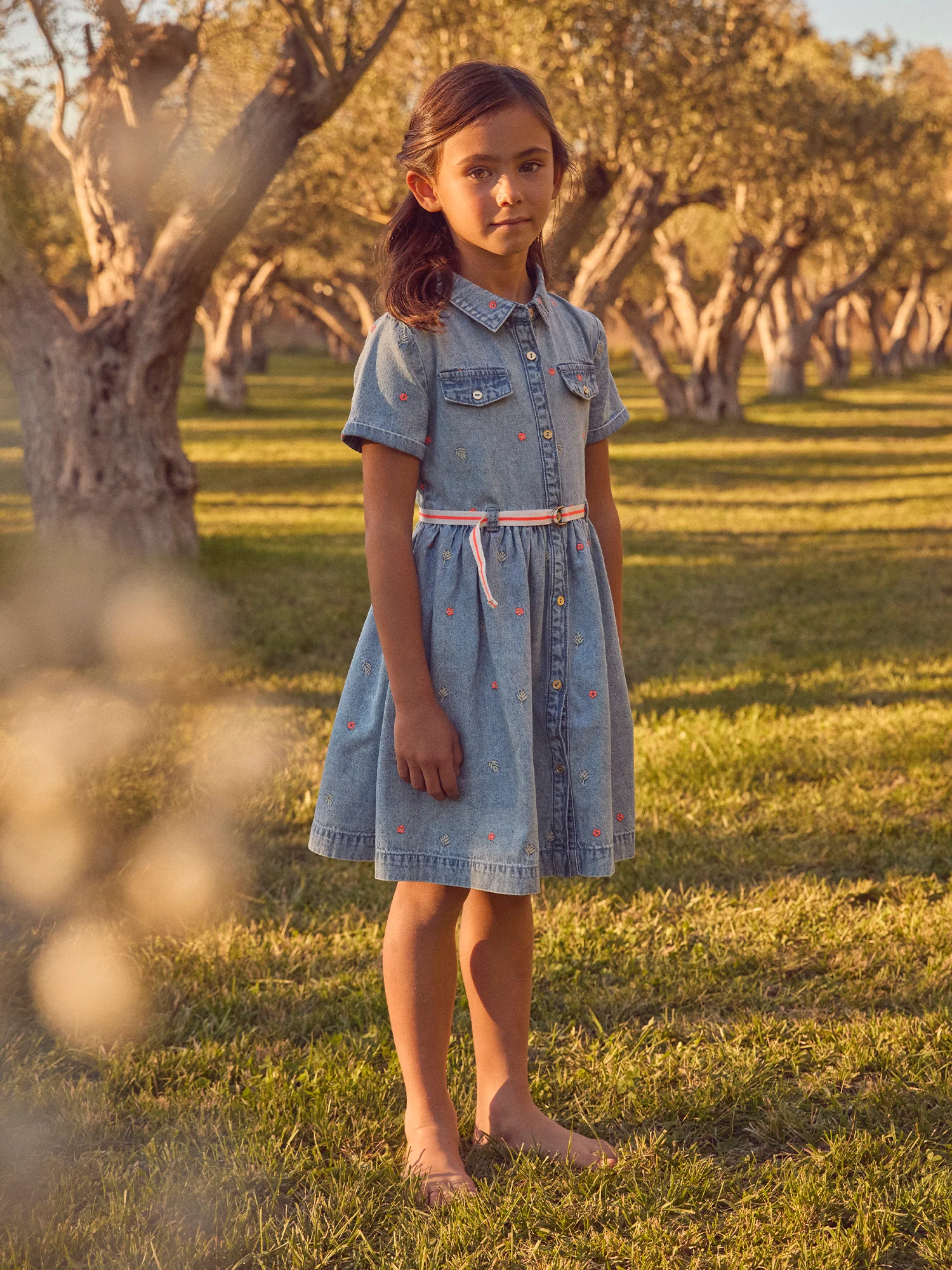 Robe chemise denim à broderies fleurs Fille – Image 5