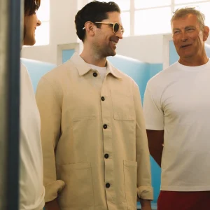 La surchemise ou veste légère poolside