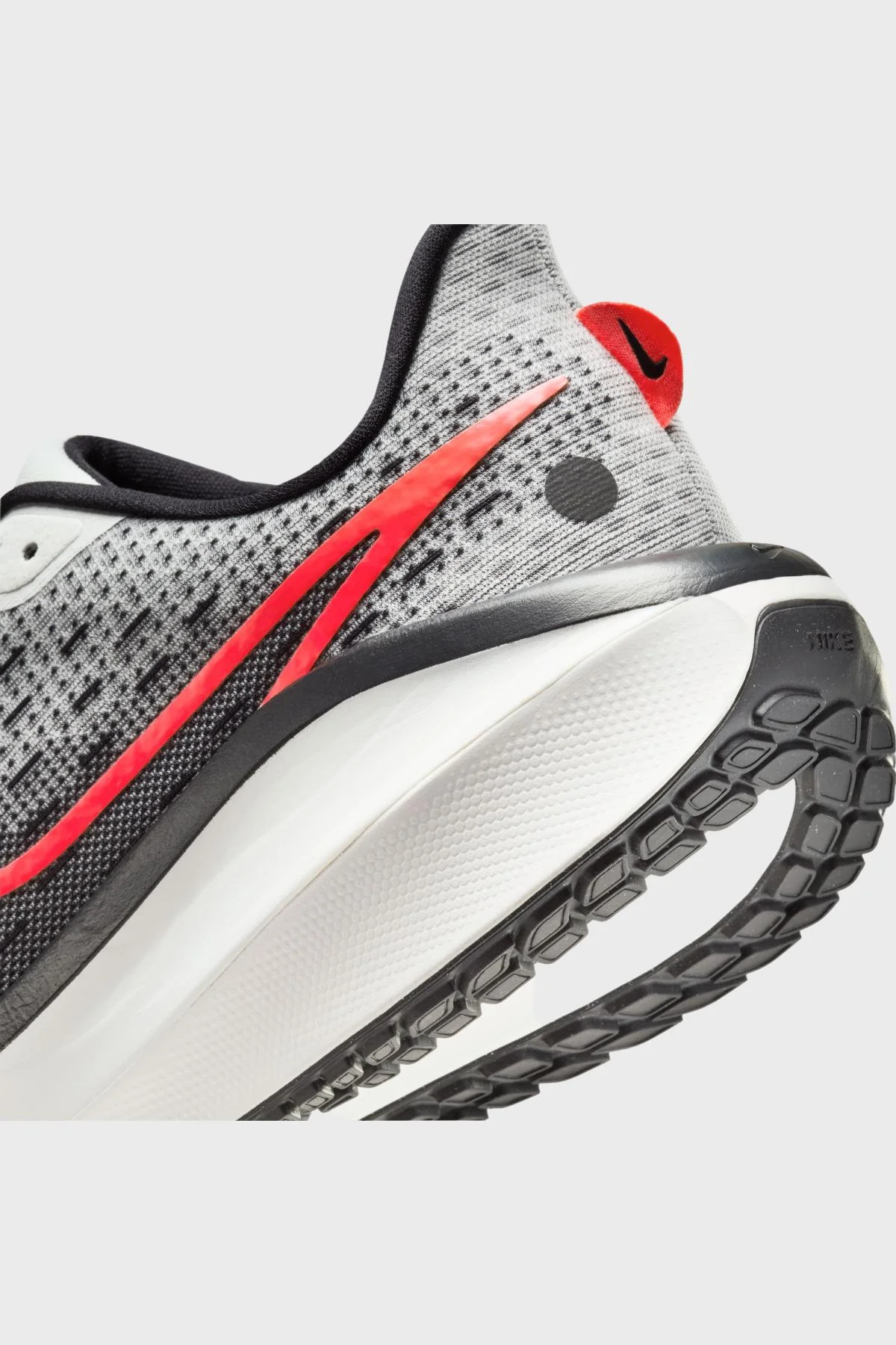 NIKE - VOMERO 17 – Image 7